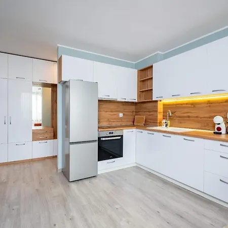 Modern 1br With Balcony Steps From The By Flаt Mаnаgеr