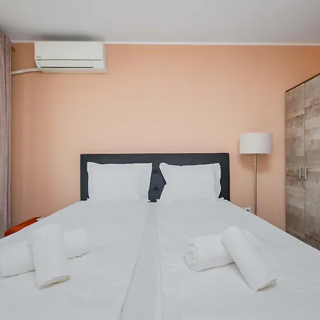Appartamento Modern 1br With Balcony Steps From The By Flаt Mаnаgеr Sofia