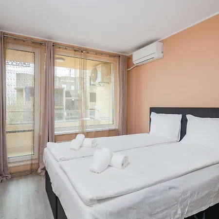 Modern 1br With Balcony Steps From The By Flаt Mаnаgеr Appartamento
