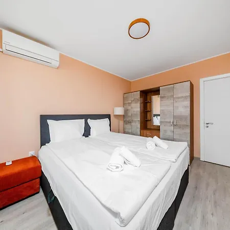 Modern 1br With Balcony Steps From The By Flаt Mаnаgеr Appartamento *