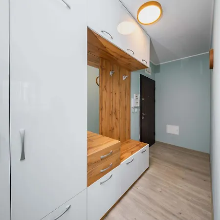Modern 1br With Balcony Steps From The By Flаt Mаnаgеr