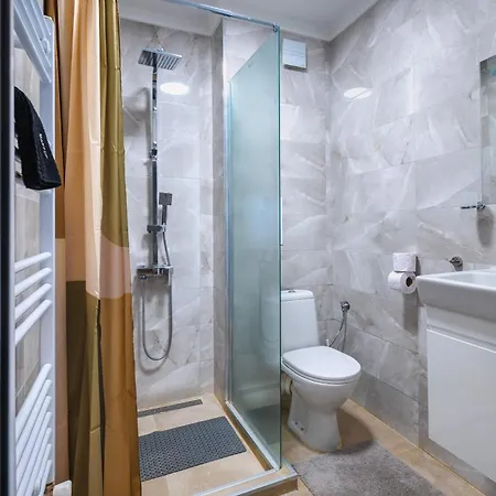 Modern 1br With Balcony Steps From The By Flаt Mаnаgеr Sofia