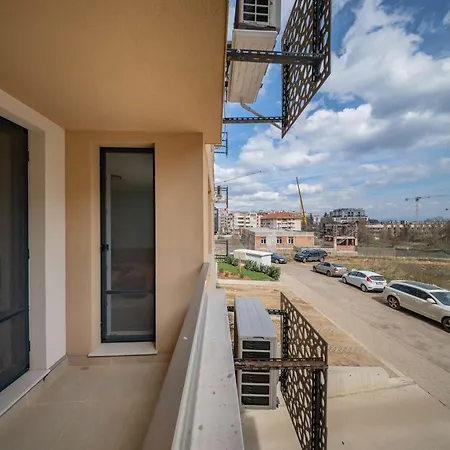 Modern 1br With Balcony Steps From The By Flаt Mаnаgеr Sofia